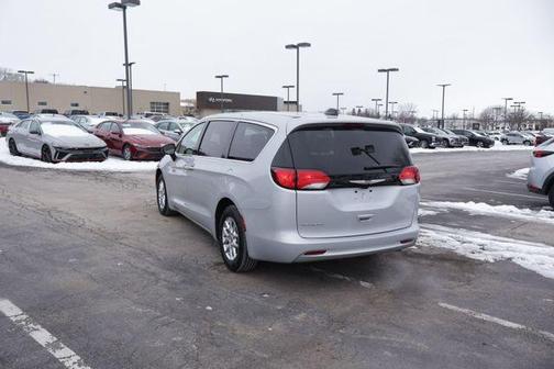 2024 Chrysler Voyager LX