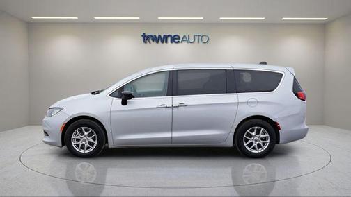 2024 Chrysler Voyager LX