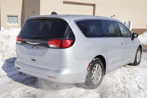 2024 Chrysler Voyager LX