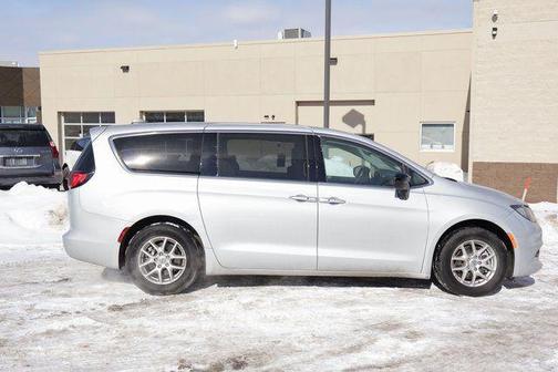 2024 Chrysler Voyager LX