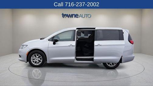 2024 Chrysler Voyager LX