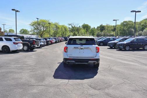 White Metallic 2023 Ford Explorer Limited