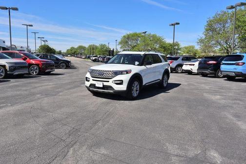 White Metallic 2023 Ford Explorer Limited