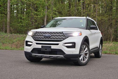 White Metallic 2023 Ford Explorer XLT