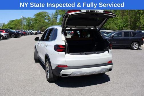 Mineral White Metallic 2024 BMW X5 xDrive40i