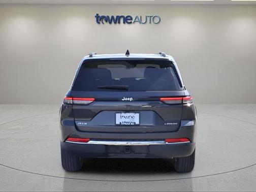 Metallic 2025 Jeep Grand Cherokee Laredo