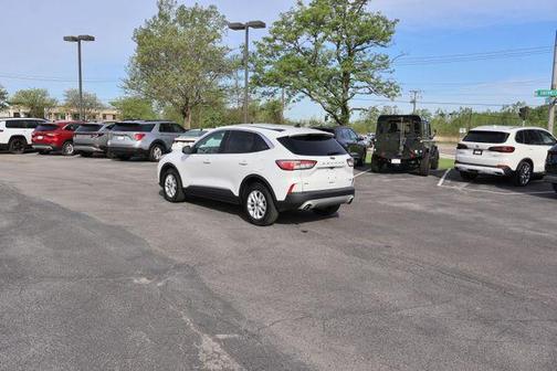 Oxford White 2020 Ford Escape SE