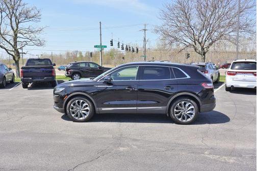 Black Metallic 2022 Lincoln Nautilus Reserve