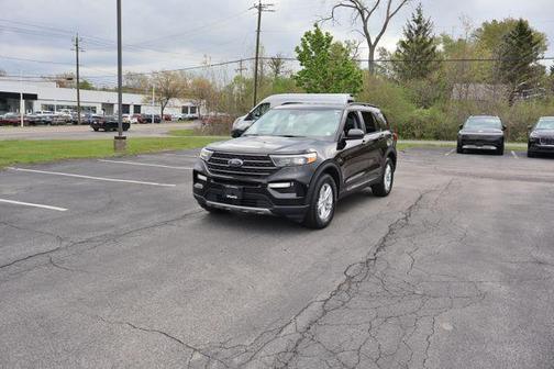 Black Metallic 2022 Ford Explorer XLT