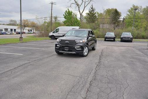 Black Metallic 2022 Ford Explorer XLT