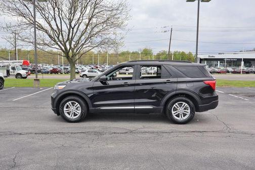 Black Metallic 2022 Ford Explorer XLT