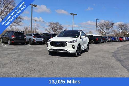 White Metallic 2023 Ford Escape ST-Line Select