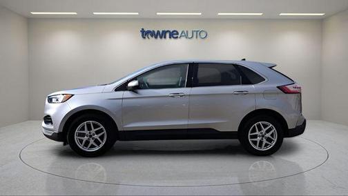 Silver Metallic 2022 Ford Edge SEL