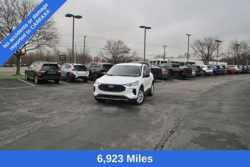 Oxford White 2023 Ford Escape Active