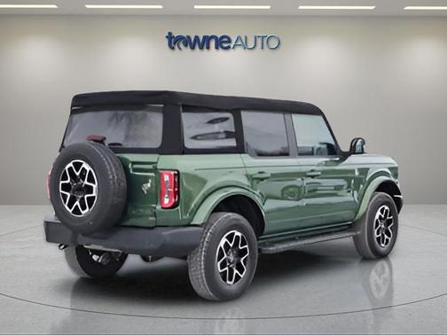 Eruption Green Metallic 2023 Ford Bronco Outer Banks