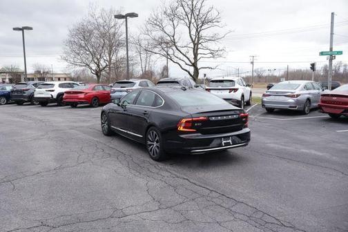 Onyx Black Metallic 2024 Volvo S90 B6 Plus