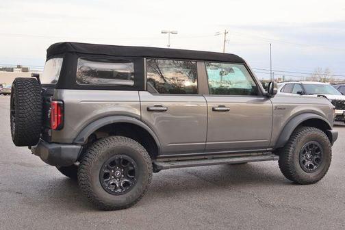 Carbonized Gray Metallic 2023 Ford Bronco Outer Banks