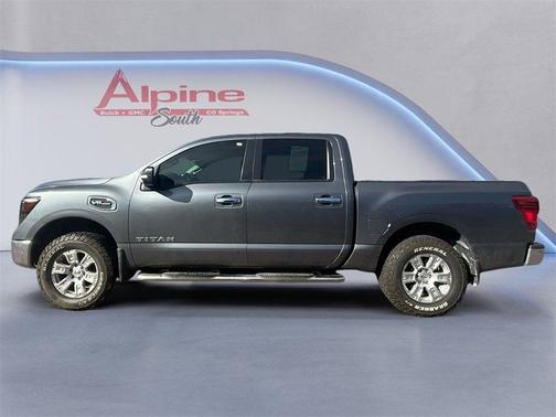 2017 Nissan Titan SV