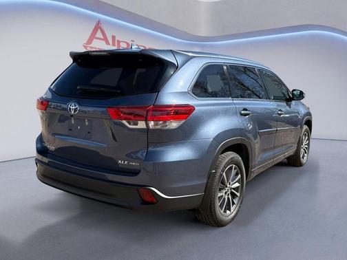 2018 Toyota Highlander SE