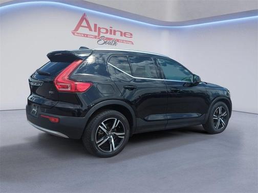 2023 Volvo XC40 B5 Plus Bright Theme