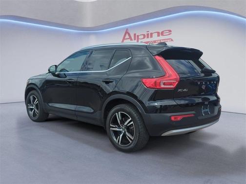 2023 Volvo XC40 B5 Plus Bright Theme