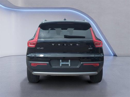 2023 Volvo XC40 B5 Plus Bright Theme