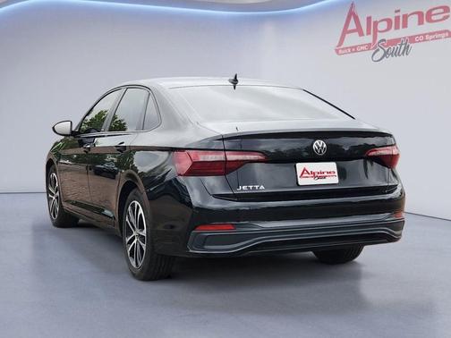 Deep Black Pearl Effect 2024 Volkswagen Jetta 1.5T Sport
