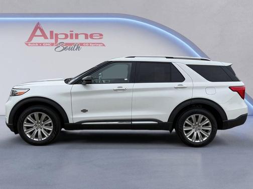 White 2022 Ford Explorer King Ranch