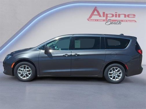 2022 Chrysler Voyager LX