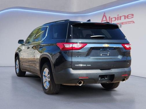 Graphite Metallic 2021 Chevrolet Traverse LT Cloth