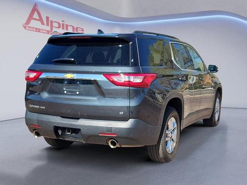 Graphite Metallic 2021 Chevrolet Traverse LT Cloth