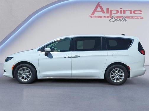 2022 Chrysler Voyager LX