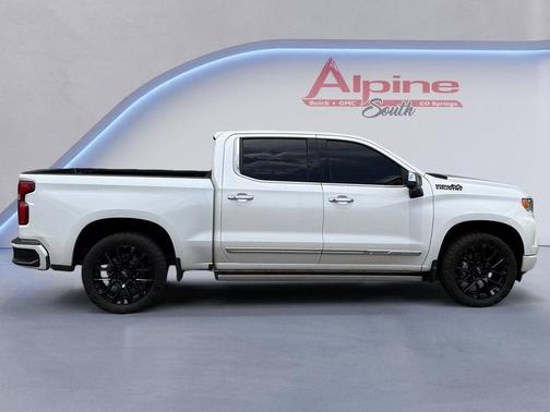 Iridescent Pearl Tricoat 2023 Chevrolet Silverado 1500 High Country