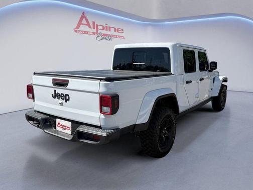 White 2025 Jeep Gladiator Sport