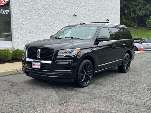 Black Metallic 2022 Lincoln Navigator Reserve