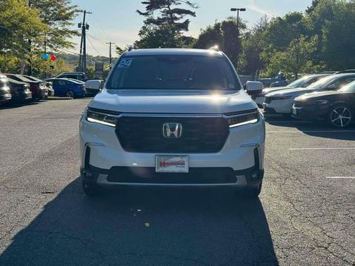Platinum White Pearl 2024 Honda Pilot