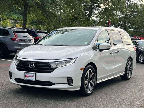 Platinum White 2023 Honda Odyssey Touring