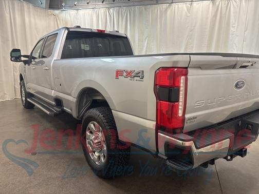 2023 Ford F-350 LARIAT SUPER DUTY