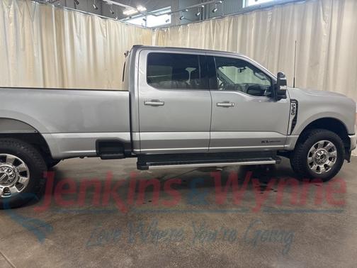2023 Ford F-350 LARIAT SUPER DUTY