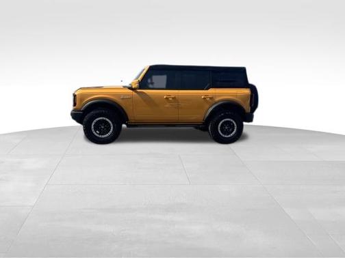 CYBER ORANGE MET TRI-COAT 2022 Ford Bronco OUTER BANKS