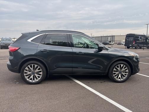 2022 Ford Escape TITANIUM