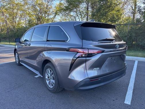 2021 Toyota Sienna LE 8 PASSENGER