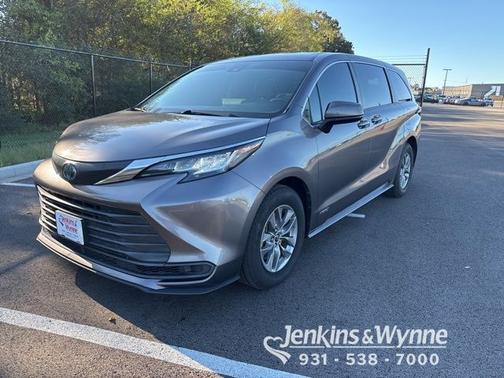 2021 Toyota Sienna LE 8 PASSENGER