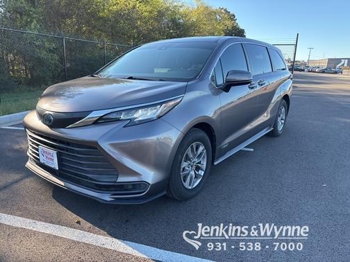 2021 Toyota Sienna LE 8 PASSENGER
