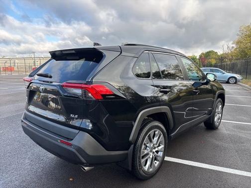 2023 Toyota RAV4 XLE PREMIUM