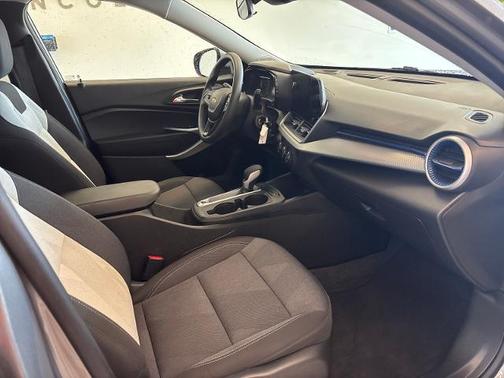 Sterling Gray Metallic 2024 Chevrolet Trax LS