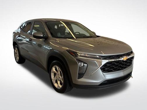 Sterling Gray Metallic 2024 Chevrolet Trax LS