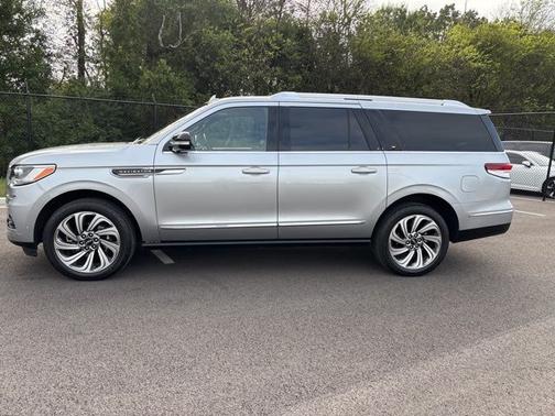 2022 Lincoln Navigator L RESERVE