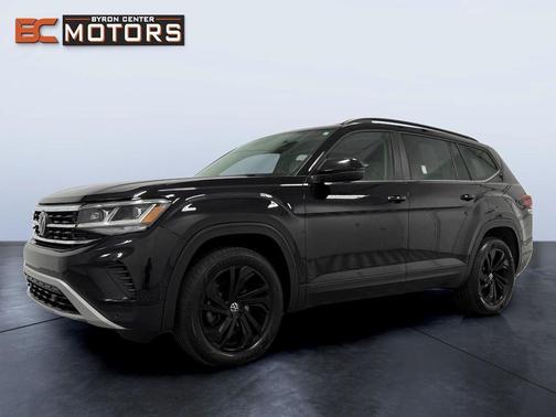 Deep Black Pearl 2021 Volkswagen Atlas 3.6L SE w/Technology
