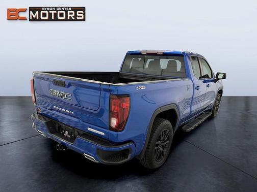 Dynamic Blue Metallic 2022 GMC Sierra 1500 Elevation